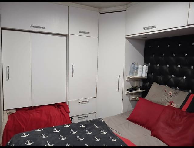 2 BEDROOM HOUSE FOR SALE IN MEREBANK EAST